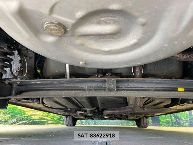 Toyota SIENTA 2017-03 7060709-19