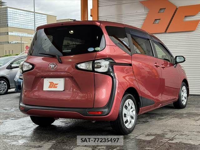 Toyota SIENTA 2018-01 7060712-12