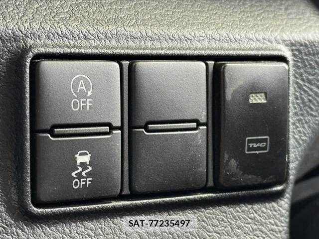 Toyota SIENTA 2018-01 7060712-26