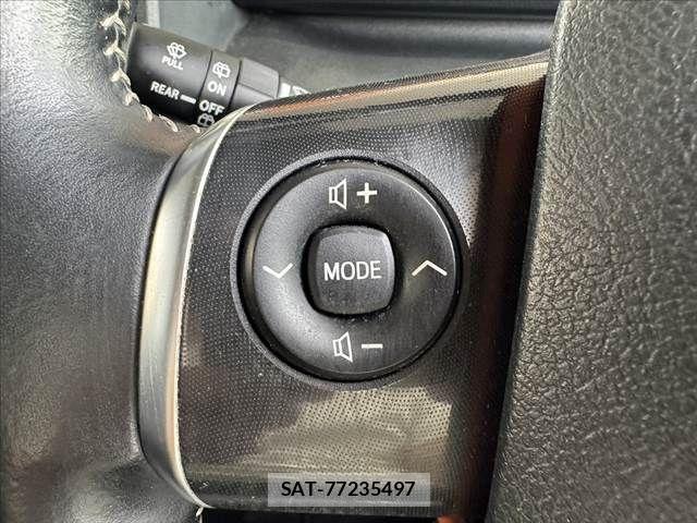 Toyota SIENTA 2018-01 7060712-27
