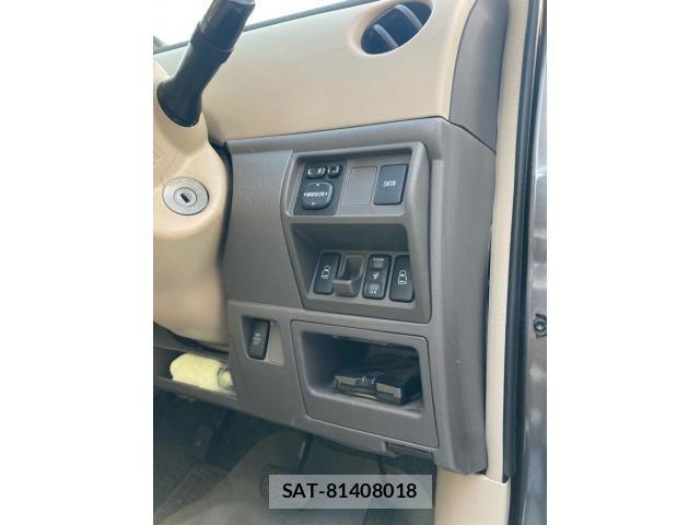 Toyota SIENTA 2008-07 7060718-16
