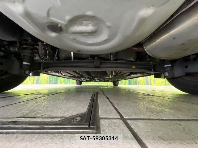 Toyota SIENTA 2017-11 7060708-18