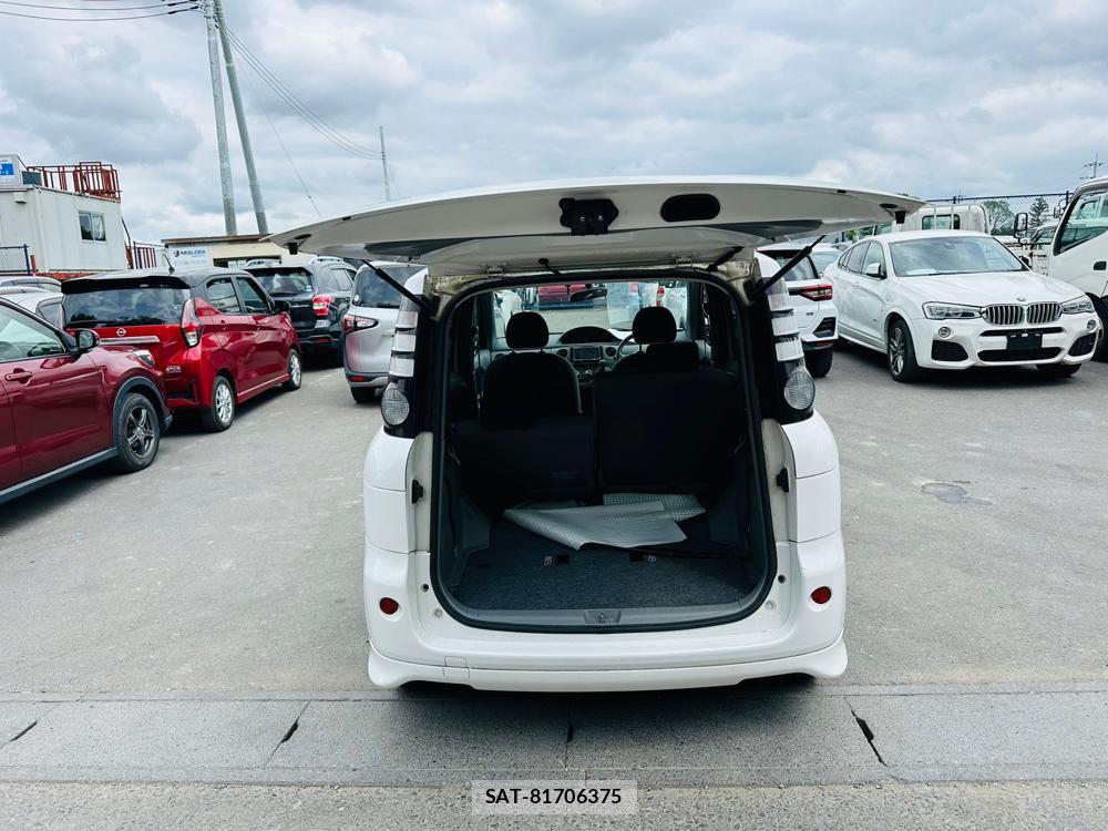 Toyota SIENTA 2009 6821878-25