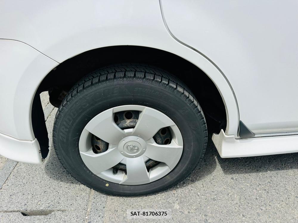 Toyota SIENTA 2009 6821878-26
