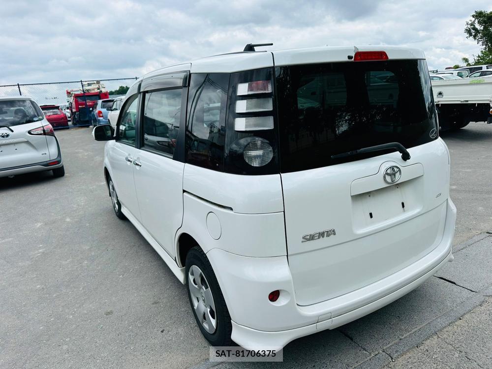Toyota SIENTA 2009 6821878-2