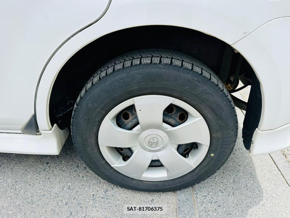 Toyota SIENTA 2009 6821878-29