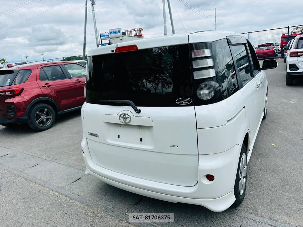 Toyota SIENTA 2009 6821878-4