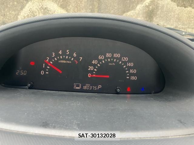 Toyota SIENTA 2008-05 7224959-14