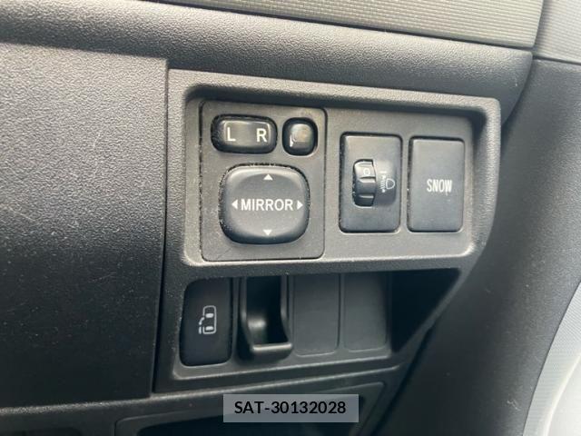Toyota SIENTA 2008-05 7224959-18