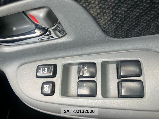 Toyota SIENTA 2008-05 7224959-19