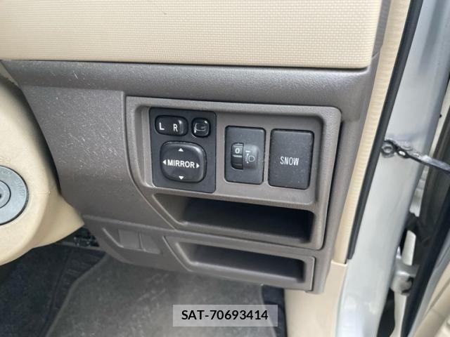 Toyota SIENTA 2007-09 7224956-11
