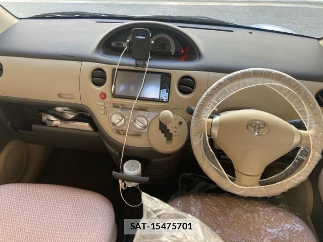 Toyota SIENTA 2011-10 7224964-13