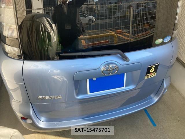 Toyota SIENTA 2011-10 7224964-3