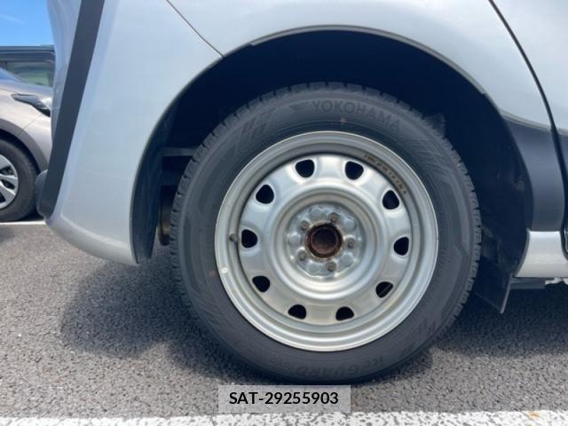 Toyota SIENTA 2019-03 7225005-23