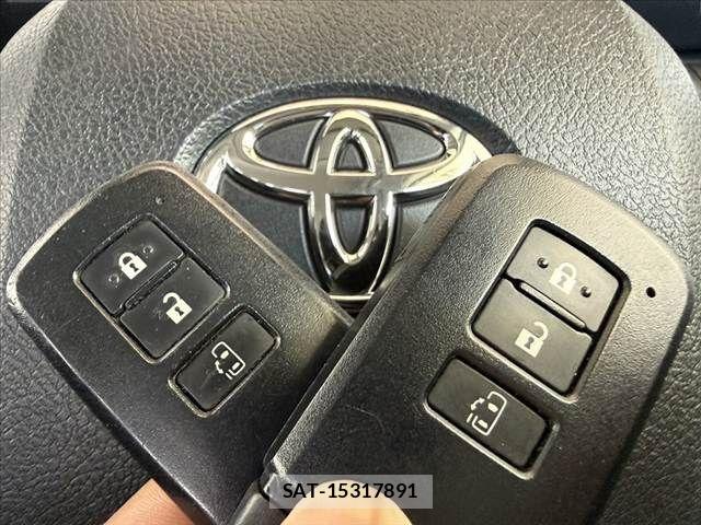 Toyota SIENTA 2019-01 7225003-21