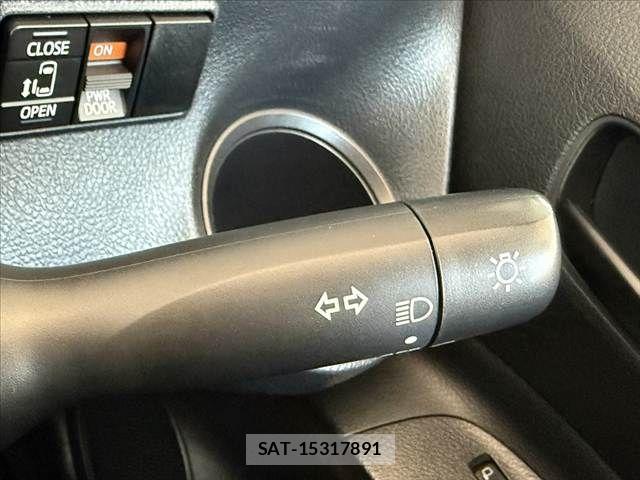 Toyota SIENTA 2019-01 7225003-24