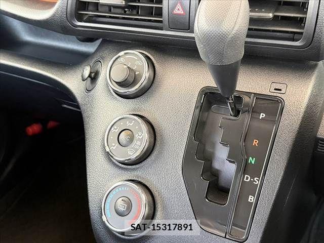 Toyota SIENTA 2019-01 7225003-26