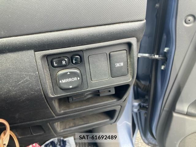 Toyota SIENTA 2013-02 7224966-16
