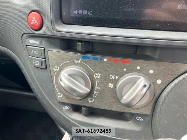 Toyota SIENTA 2013-02 7224966-21