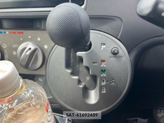 Toyota SIENTA 2013-02 7224966-22