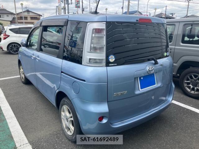 Toyota SIENTA 2013-02 7224966-7