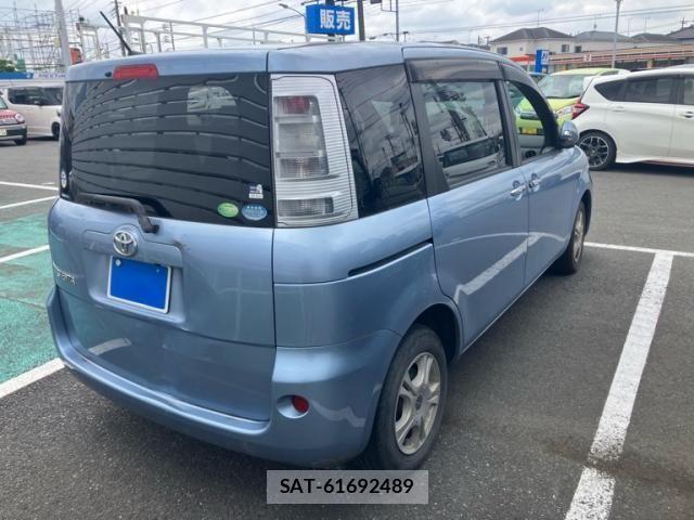Toyota SIENTA 2013-02 7224966-8