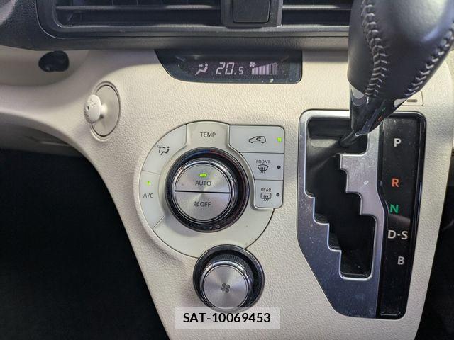 Toyota SIENTA 2016-02 7224980-11