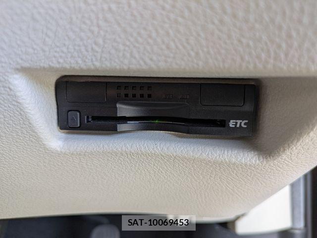 Toyota SIENTA 2016-02 7224980-14