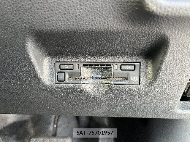 Toyota SIENTA 2022-10 7225013-15