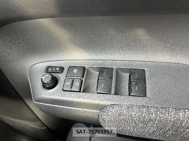 Toyota SIENTA 2022-10 7225013-17