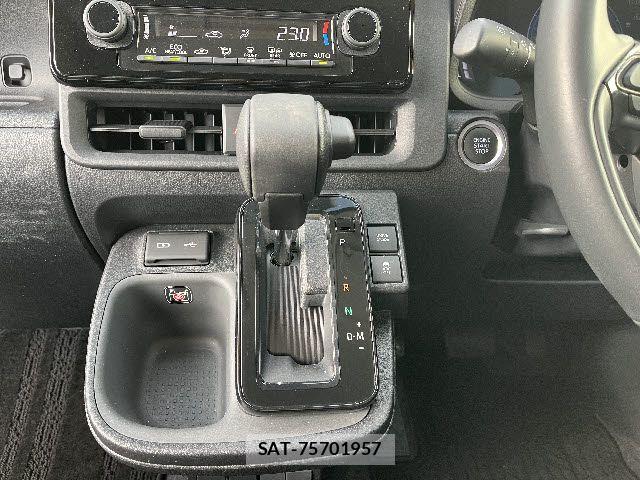 Toyota SIENTA 2022-10 7225013-19
