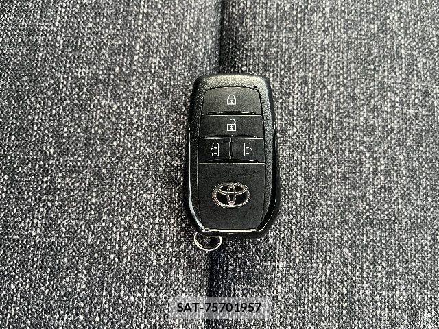 Toyota SIENTA 2022-10 7225013-25