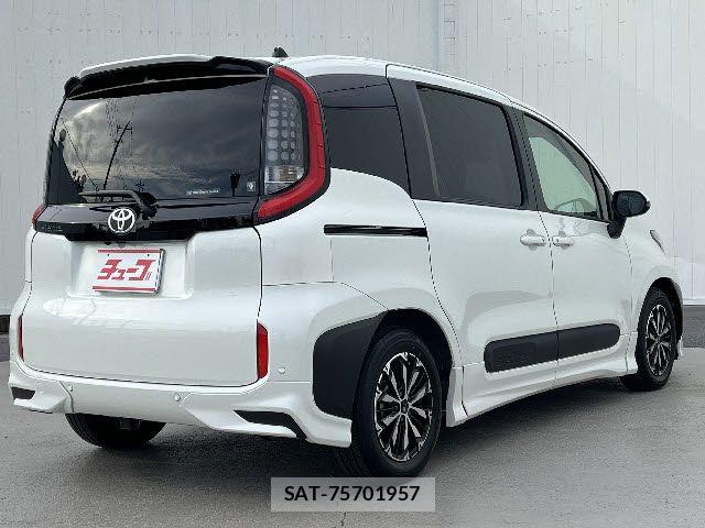 Toyota SIENTA 2022-10 7225013-2