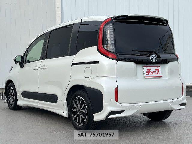 Toyota SIENTA 2022-10 7225013-8