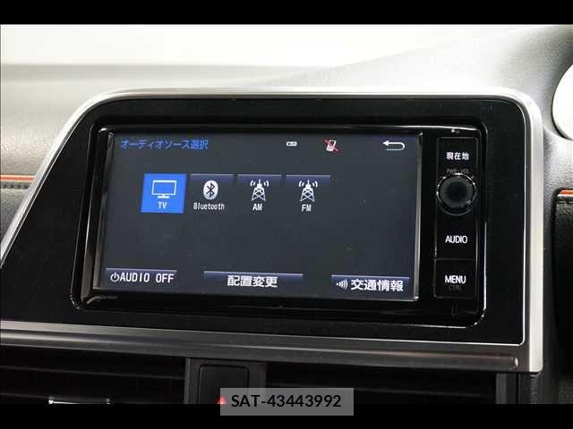 Toyota SIENTA 2015-07 7224970-10