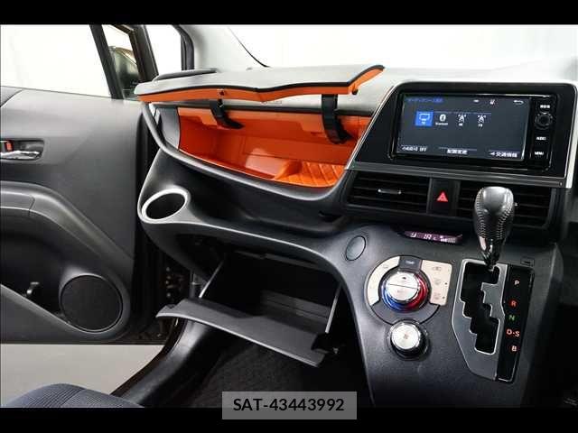 Toyota SIENTA 2015-07 7224970-12