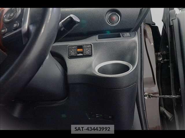 Toyota SIENTA 2015-07 7224970-13