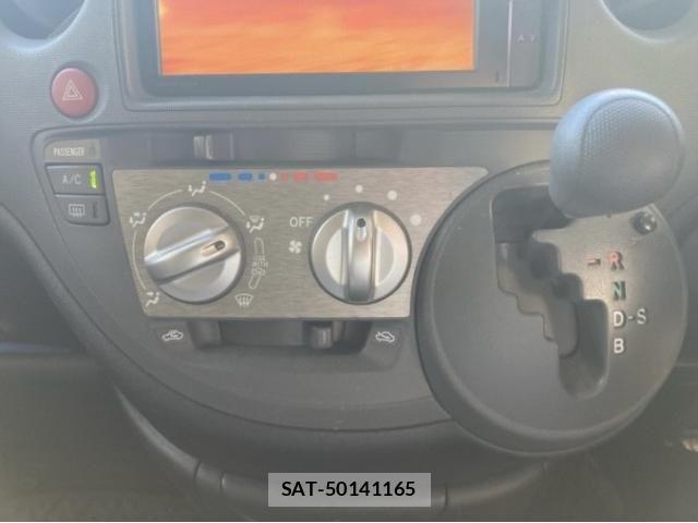 Toyota SIENTA 2013-07 7224969-17