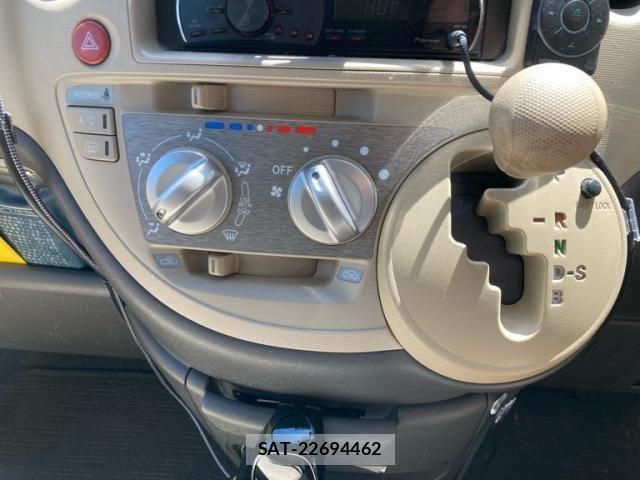 Toyota SIENTA 2008-04 7224957-15