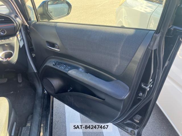 Toyota SIENTA 2016-07 7224988-17