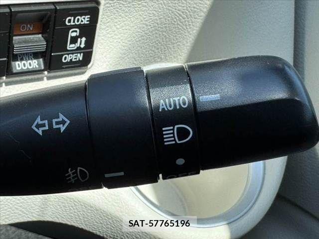 Toyota SIENTA 2018-09 7224996-24