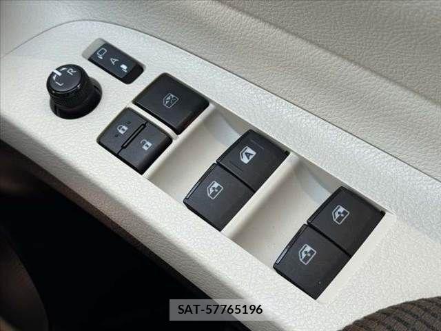 Toyota SIENTA 2018-09 7224996-26