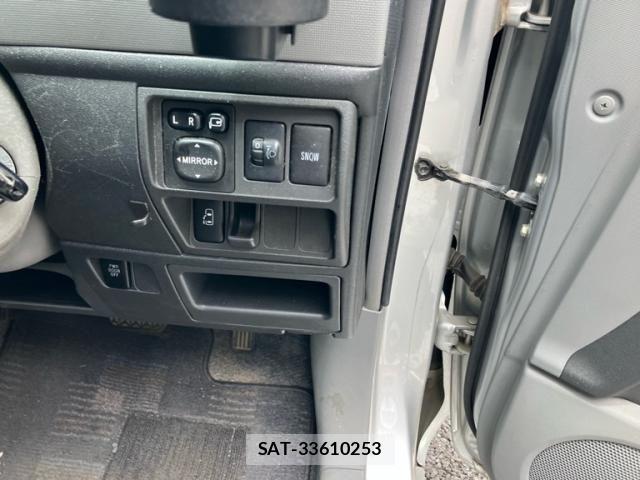 Toyota SIENTA 2010-03 7224965-16