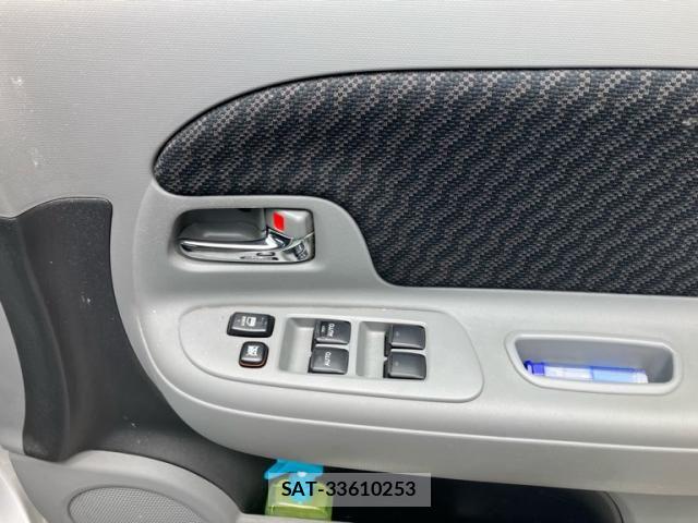 Toyota SIENTA 2010-03 7224965-17