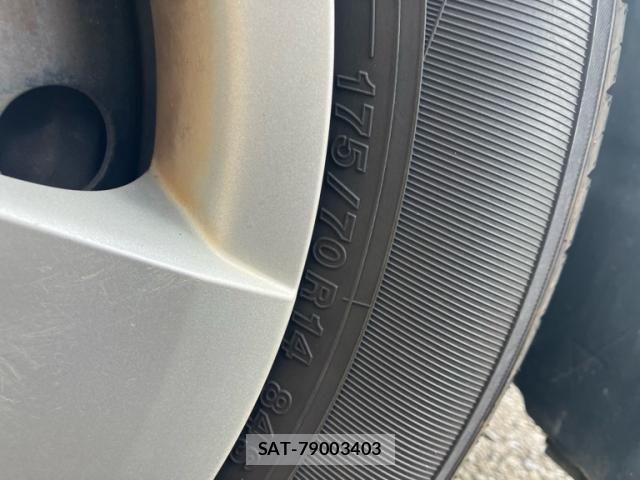 Toyota SIENTA 2010-06 7224963-9