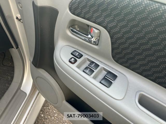 Toyota SIENTA 2010-06 7224963-10