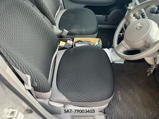 Toyota SIENTA 2010-06 7224963-12
