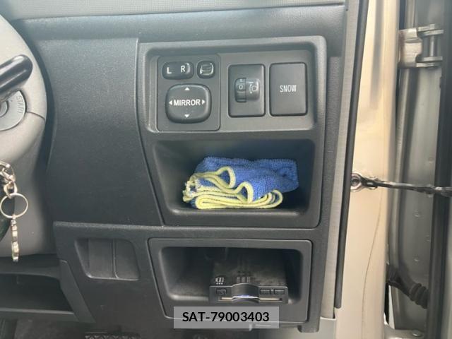 Toyota SIENTA 2010-06 7224963-20