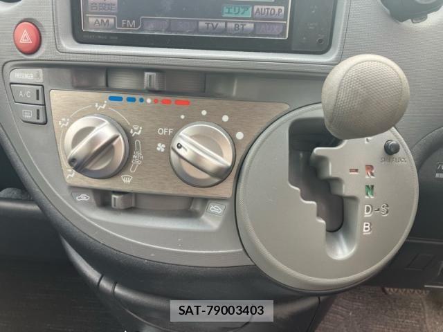 Toyota SIENTA 2010-06 7224963-21
