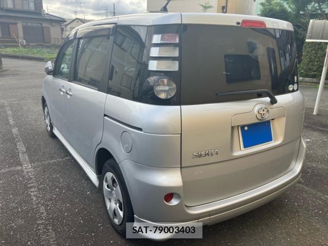 Toyota SIENTA 2010-06 7224963-7